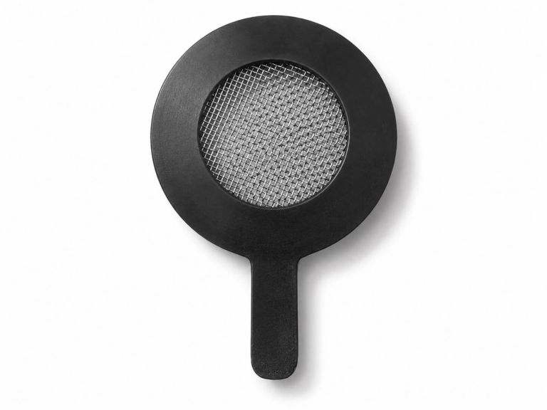 Rubber flange gasket with stainless-steel strainer